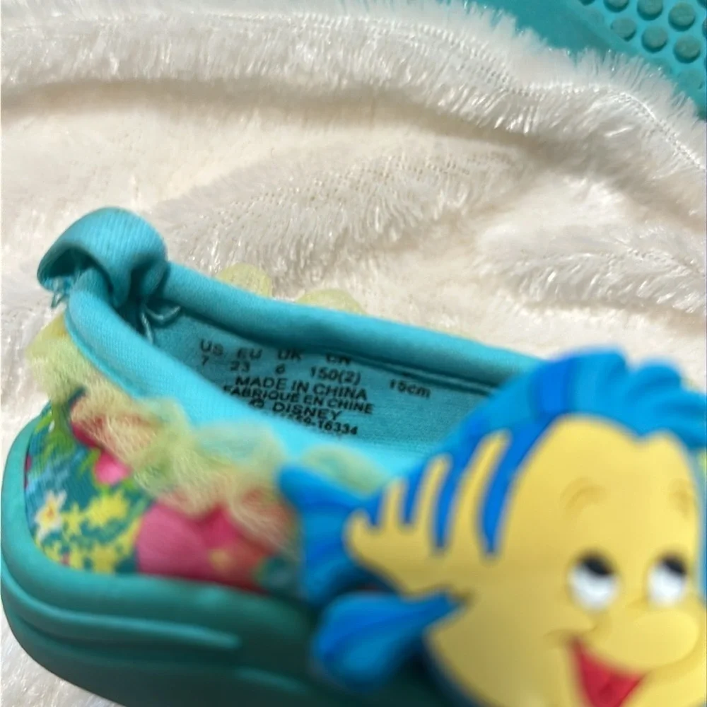 Disney water shoes size 7 little mermaid